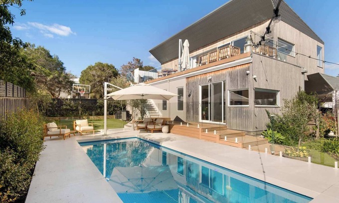 Mornington House | Haven on Birdwood 400m to Beach