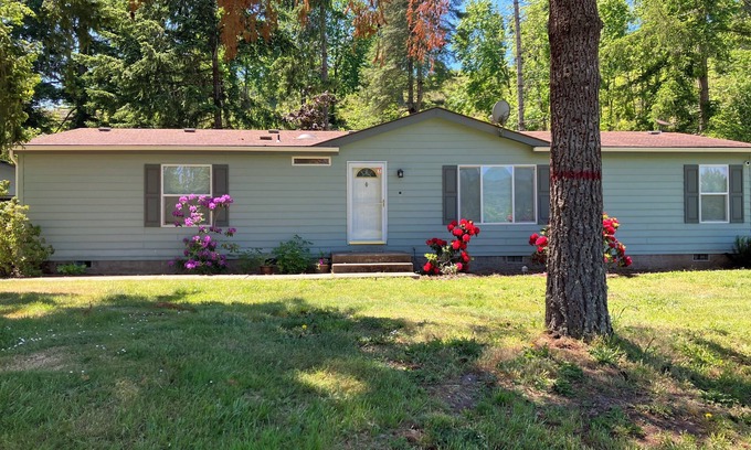 Fall Creek House | Hayden’s Green Acres on Big Fall Creek, 3BR 2Bath including River Access