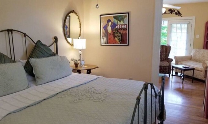 Downtown Little Rock Cabin | Hayward Garden Cottage