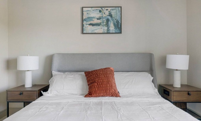 Houston Apartment | Hayworth 2BD 2 - Two Bedroom Apartment, Sleeps 4