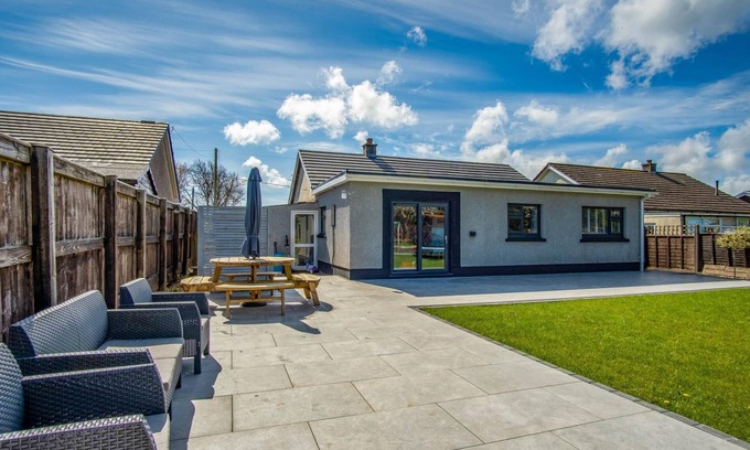 Kilgetty House | Hazeley - 3 Bedroom Holiday Home - Begelly