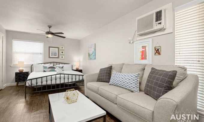 Barton Hills Apartment | HC #102 xxxxxxxxxxxx