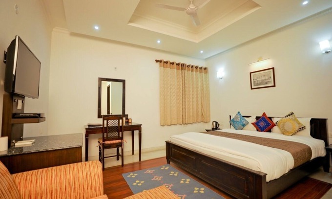 Basai Apartment | Heart Of Agra with WiFi and AC in Wise Villa Agra