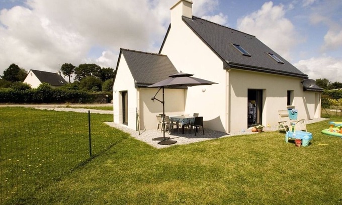 Laniscat House | Heart of Brittany, Modern & Sleeps upto 8, Close to Amenities and Guerledan Lake