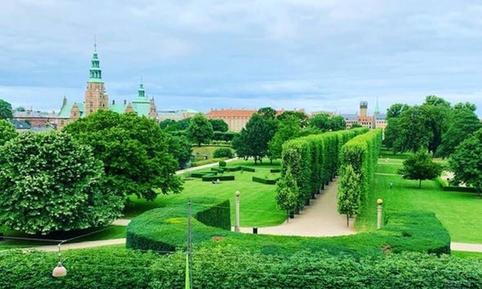 Copenhagen City Centre Apartment | Heart of Copenhagen - view to Kings Garden & access to Rooftop - total renovated