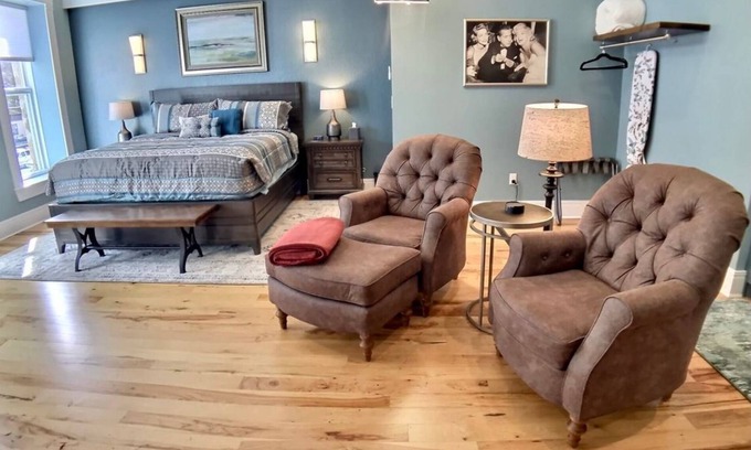 Eureka Springs Historic District Apartment | Heart of Downtown, VIP Parking, next to The Aud