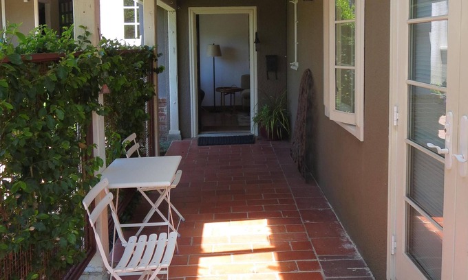 Elmwood Cottage | Heart-of-Elmwood Cottage With Private Patio And Loggia