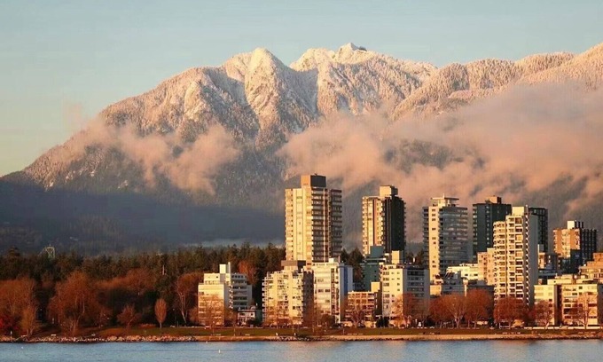 Kitsilano House | heart of Kitsilano area, 5 mins walk to kits beach