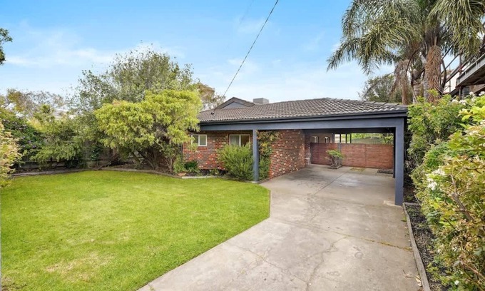 Mornington House | Heart of Mornington - Walk to the Beach+SPA