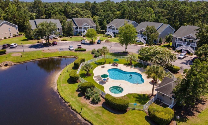 Pawleys Island Condo | Heart of Pawleys Island | 3BR Golf Condo Across from Pool