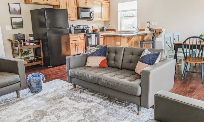 Philomath House | Heart of Philomath comfortable modern house 10 minutes to OSU