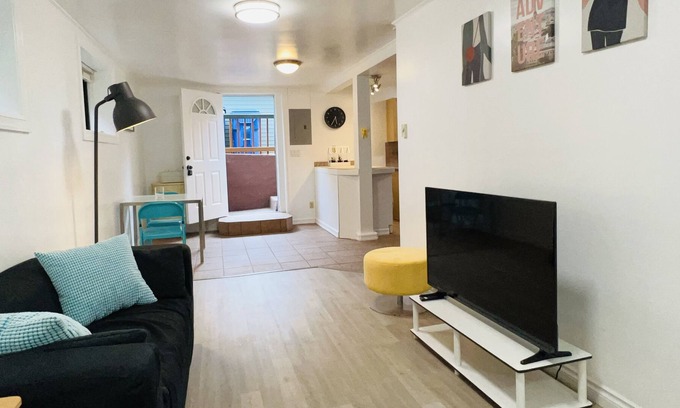 Wallingford Apartment | Heart of Wallingford Suite