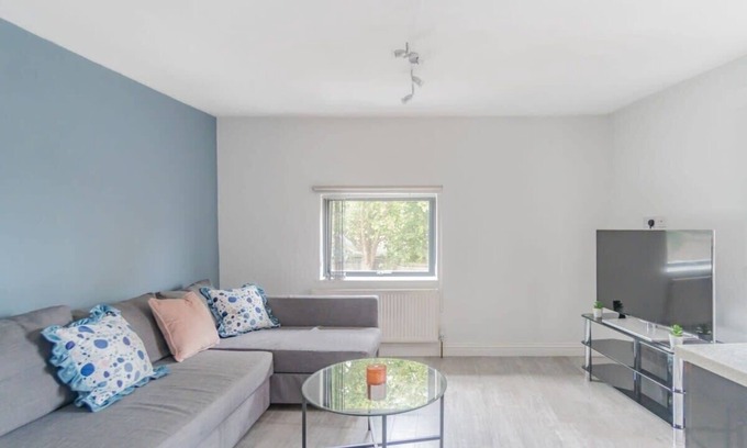 Windsor City Centre Condo | Heart of Windsor with Parking