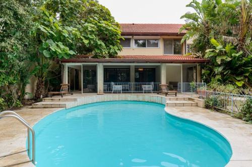 Herzliya Pituach Villa | Heated Pool! 1 Minute Walk To The Beach! PURA VIDA Villa