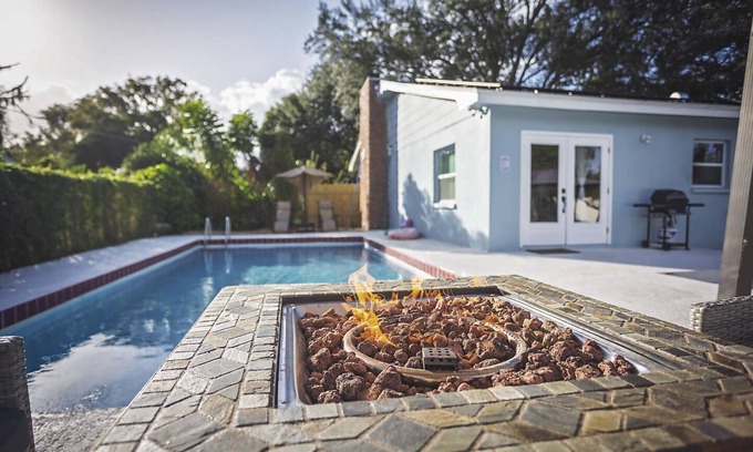 Seffner Community Alliance House | HEATED POOL 8 FEET DEEP AND FIRE PIT BLISSFUL 4 BR HOME CLOSE TO EVERYTHING