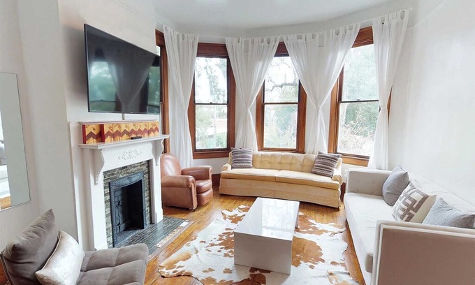 Savannah Victorian District House | Heated Pool Access | 5*Clean | Flex Cancelation
