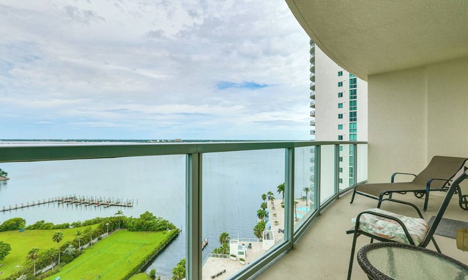 Edgewood Condo | Heated Pool Access! Waterfront Fort Myers Condo