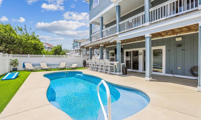 Currituck County House | Heated Pool, Elevator, Pool Table, 250 ft to beach!