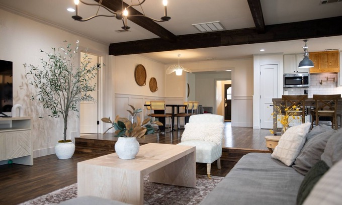Little Forest Hills House | Heated pool, hot tub, large deck, pond, sleeps 7, Near Dallas Arboretum