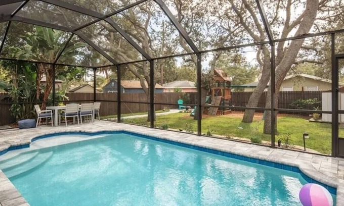 Tampa House | Heated Pool Island Oasis! 2 bedroom/2 bath in the heart of South Tampa.