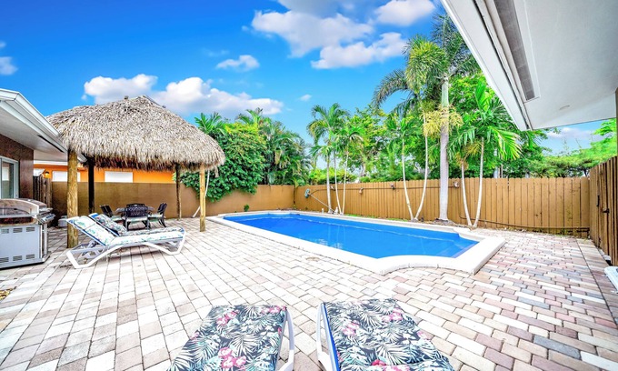 Oakland Park House | Heated Pool & Tiki Hut! Air Hockey+Close To Beach!