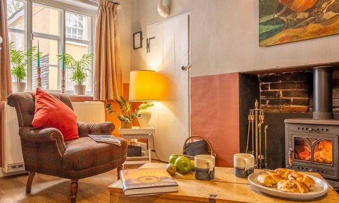 Sudbury Apartment | Heavenly 16th century cottage in pretty rural village with great amenities - Swan's Nest