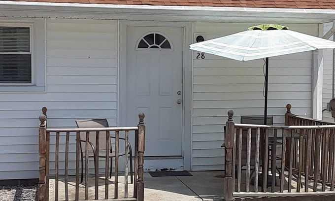 Geneva-on-the-Lake Cottage | Heavenly Cottage Located Directly On GOTL Strip