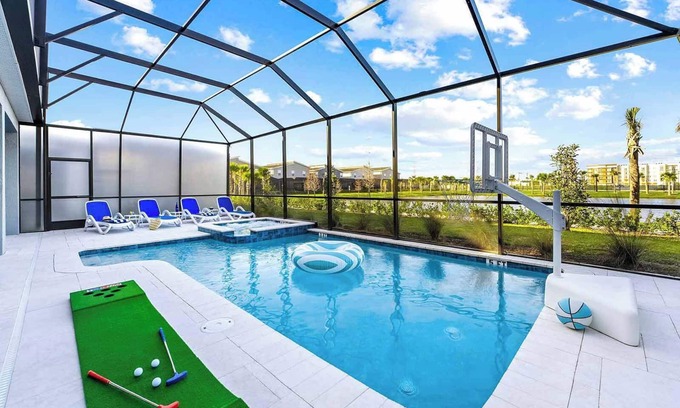 Florida Center House | Heavenly Haven | Huge estate next to airport & Universal ft. a theater & arcade