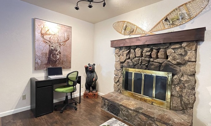 South Lake Tahoe Cabin | Heavenly Tahoe Gem, Cabin, 5 Min from Lake/Casinos, Adventure + Relaxation READY