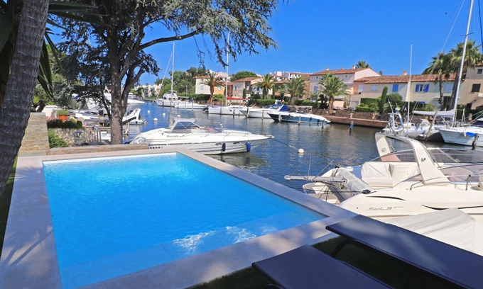 Port Grimaud House | HEAVENY 5* LUXURY Villa, HEATED ALL YEAR ROUND POOL, AMARRAGE & GARDEN