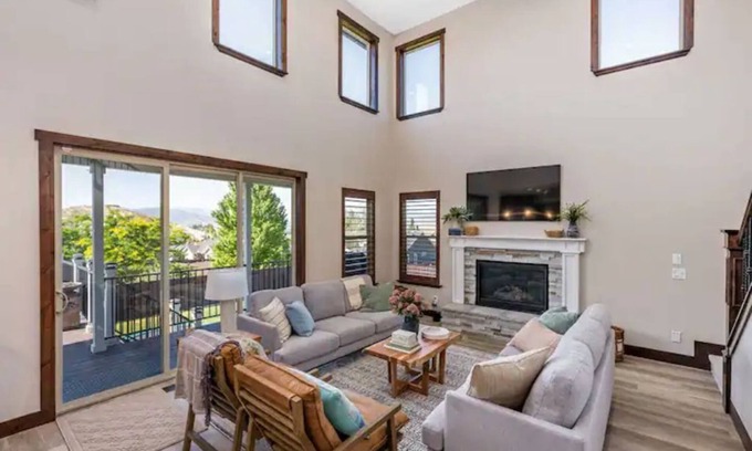 Heber House | Heber Heights-Massive 8BD/Sauna Firepit/6.5B HotTub!