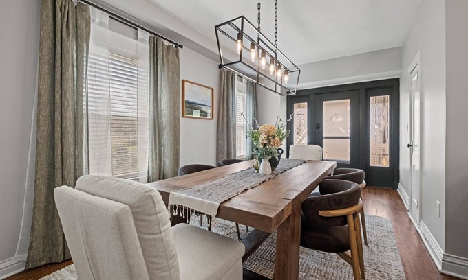 South Hyde Park House | Heights At Hyde Park Walk to Nelson + Streetcar + Parking!
