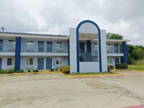 Harker Heights Hotel | Heights Inn by Townhouse Harker Heights, TX