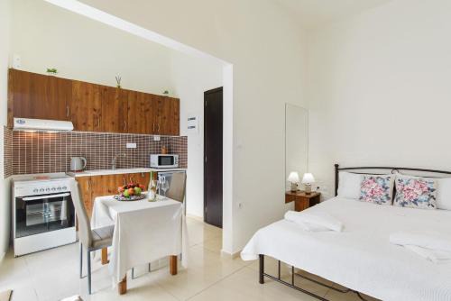 Kalyves Apartment | Helios studio next to the sea BY APOKORONAS-VILLAS