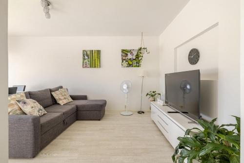 Koillinen District Apartment | Helsinki, Private free parking, super easy to city centre and airport