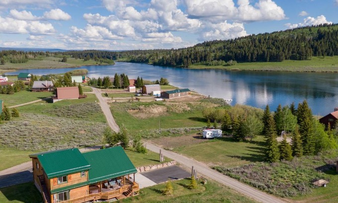 Island Park House | Henrys Hawk by KABINO Henrys Lake Hot Tub FirePit Pool Table Mtn & Water Views WiFi Satellite Fishing Trails