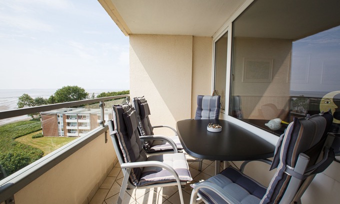 Wyk auf Foehr Apartment | Here you can listen to the sound of the sea while having breakfast!