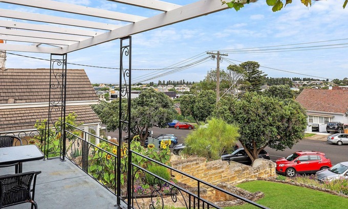 Warrnambool House | Heritage on Liebig - Perch at the top of town