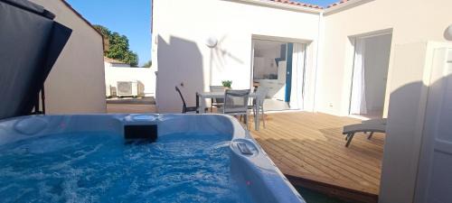 Les Sables d'Olonne House | Heron- Maison avec jacuzzi privatif 4pers