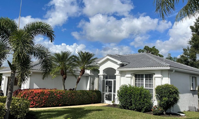 Herons Glen House | Heron's Glen Beautiful Beachy Home in Gated Golf Community Home