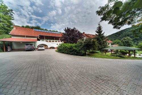 Mecseknadasd House | Hetényi Apartmanház és Birtok