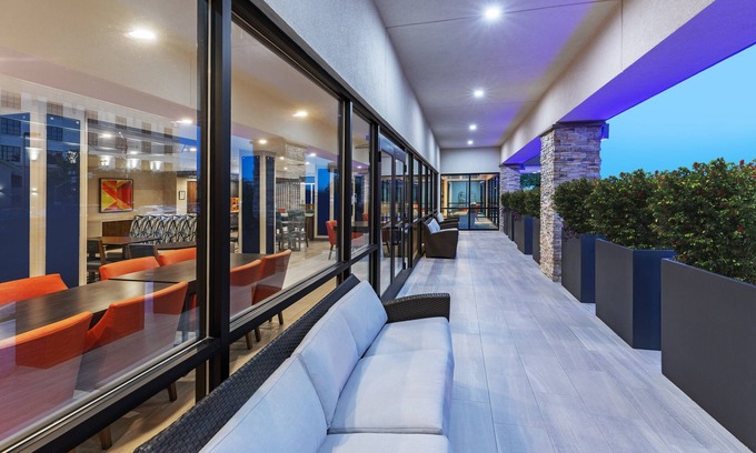 Downtown El Paso Hotel | HI Express El Paso Downtown by IHG