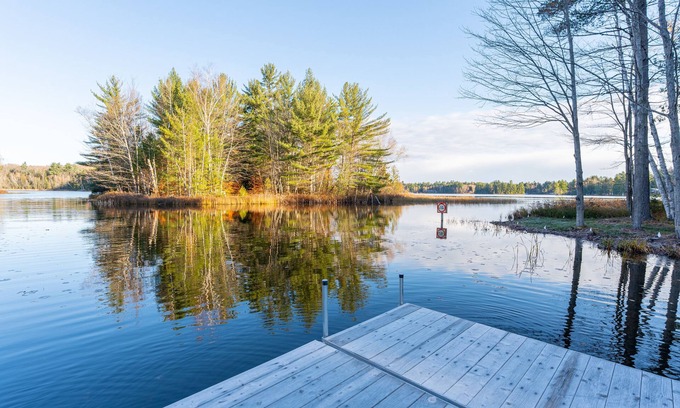 Wetmore House | Hiawatha Snow'd Inn: Fall Colors and Lakeside Comfort Awaits