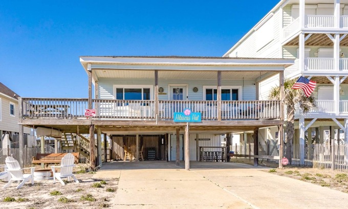 North Topsail Beach House | Hibiscus Hut - 2 BR Cottage with Panoramic Ocean Views! Dog Friendly