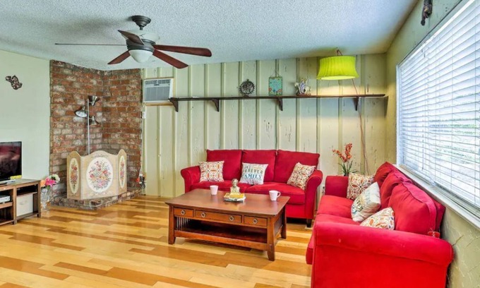Girvan House | Hidden Charm- 3 bed-2 Bath, Pool & Game room