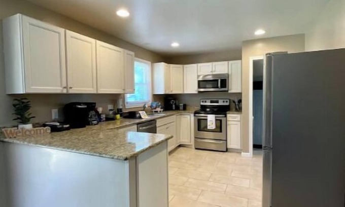 Portsmouth House | Hidden Gem A Comfortable 4bedroom home with a fenced-in yard.