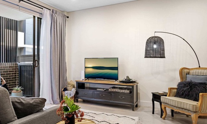 Wollongong CBD Apartment | Hidden Gem on Loftus