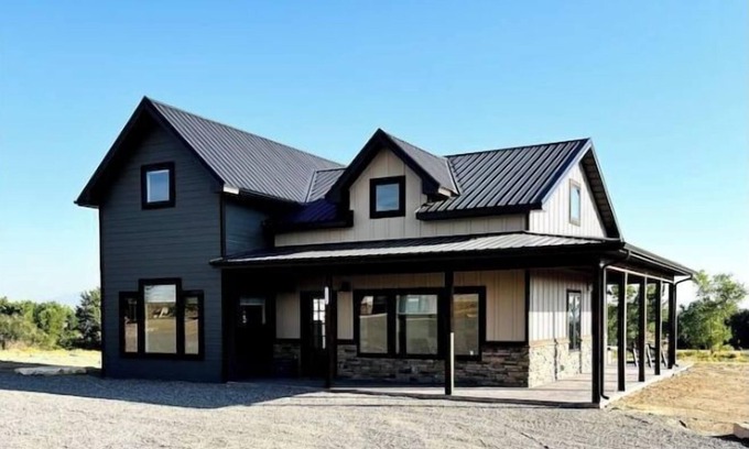 Montrose County House | Hidden Ivancie Cabin on Vineyard with Hot Tub