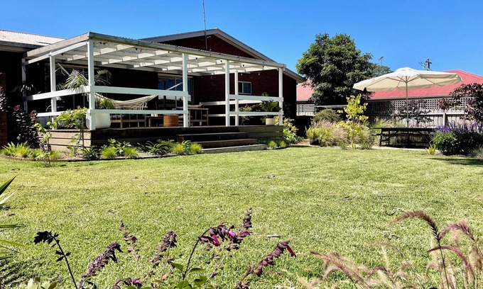 Portarlington House | Hidden Villa - a stylish retreat very close the beach & shops