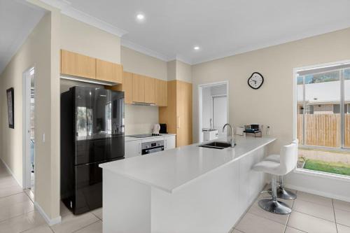 Loganlea House | Hidden Woodland Paradise - 2024 New Built 4 Bedroom Home Loganlea